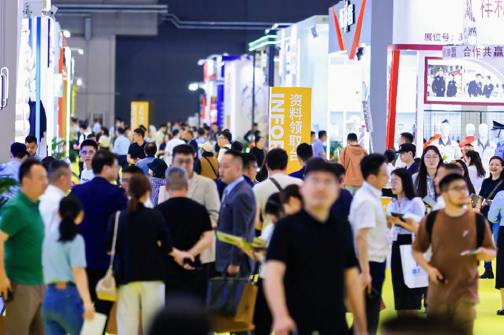 2025 LINK職業裝·團服展上海展圓滿落幕，商貿、潮流與未來在此交匯！